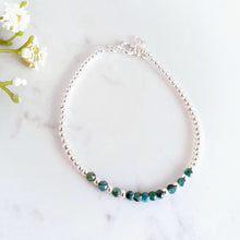 Load image into Gallery viewer, Green gemstones in the centre of silver beads